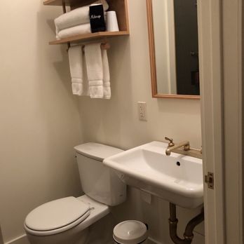 Rivertown Lodge - Bathroom in standard room. - Hotels Near Me - Hudson, New York
