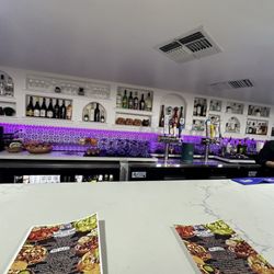 Mariscos Y Tacos Los Puercos - Bar
