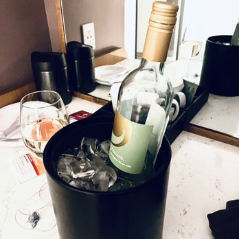 Hotel Madera - Guests Receive A Complmtry Drink On 1st Nite For The Firefly Restnt Dwnstrs- But The Host Forgot. We Recvd A Bottle The 2nd Day. Thank U. - Hotels Near Me - Washington, DC, District of Columbia