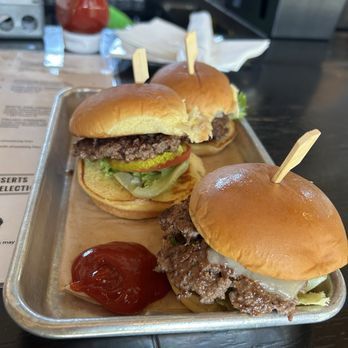Apponaug Brewing Company - Classic burger sliders - Brewpubs Near Me - Warwick, Rhode Island
