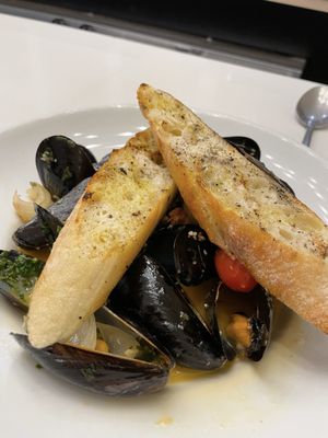 465 Bar and Restaurant by null