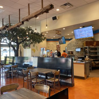 Malawi's Pizza - it was hot outside but really cool and comfortable inside - very few customers as it was 11:30 AM - Pizza Near Me - Provo, Utah