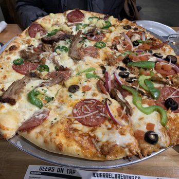 10 Barrel Brewing - We chose to do a pizza with half combo and half with the garlic sauce. It was two types of pizza combined. Very tasty. - Breweries Near Me - Boise, Idaho 10 Barrel Brewing - We chose to do a pizza with half combo and half with the garlic sauce. It was two types of pizza combined. Very tasty. - Breweries Near Me - Boise, Idaho