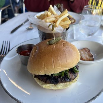Gatsby's Landing - Gatsby's Burger - New American Near Me - Roslyn, New York Gatsby's Landing - Gatsby's Burger - New American Near Me - Roslyn, New York