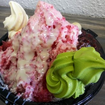 Meccha Matcha - Strawberry Shaved Ice w/Vanilla & Matcha SS - Desserts Near Me - Artesia, California Meccha Matcha - Strawberry Shaved Ice w/Vanilla & Matcha SS - Desserts Near Me - Artesia, California