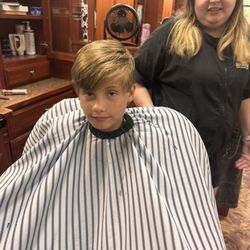 Roosters Men's Grooming Center