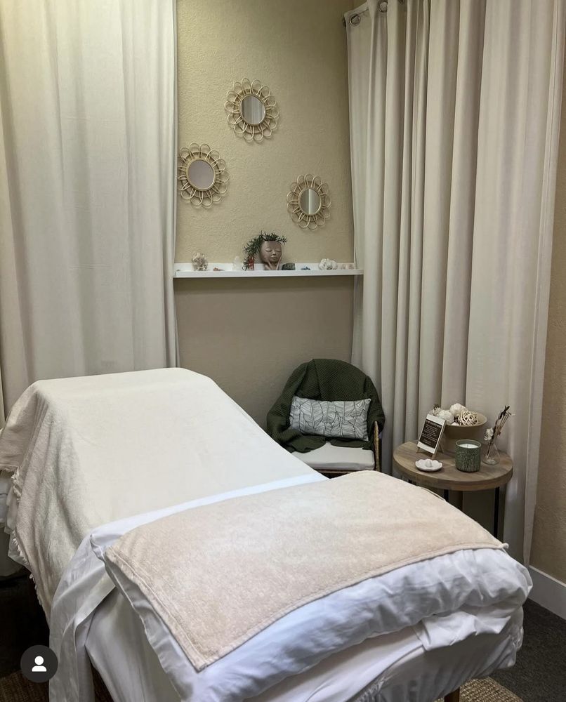 Skin And Body By Mara Logo
