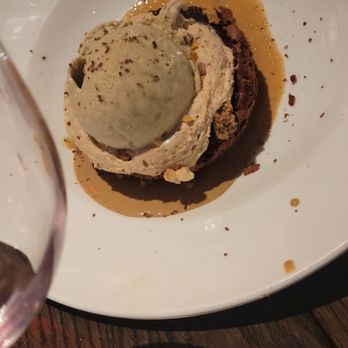 Cooper’s Hawk Winery & Restaurant - Pistachio ice cream and coffee brownie - Wine Bars Near Me - Algonquin, Illinois