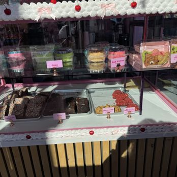 Chez Peachy - Custom Cakes Near Me - Tucson, Arizona