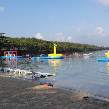 All Hands Beach Resort - Beach front and inflatables - Vacation Rentals Near Me - Olongapo, ZMB