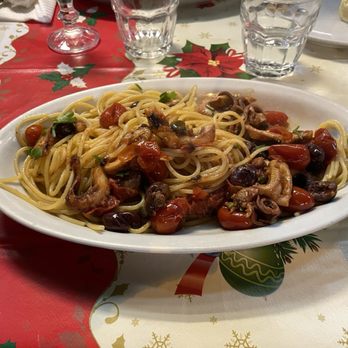 E Pront O Mangia - Spaghetti alla Luciana (polipetti, pomodoro, capperi, olive ) deliziosi! - Seafood Near Me - Naples, NA