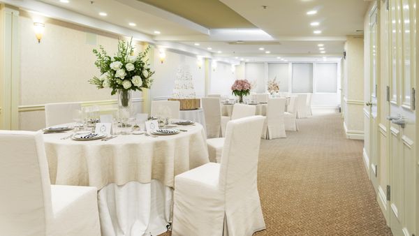 The Lucerne Hotel by null