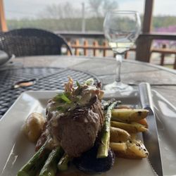 The Landing Bistro and Lounge - Steak with asparagus