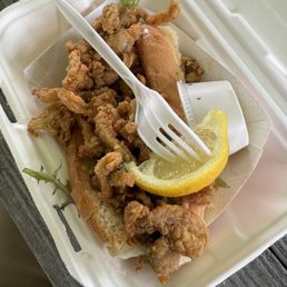 Fried whole belly clam roll Fried whole belly clam roll