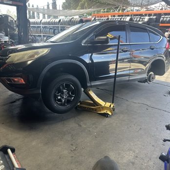 560 Customs - Came  to this guys 560customs 4 years ago..! Now im back for a new set of tires.!! Great guys great prices - Tires Near Me - Los Angeles, California