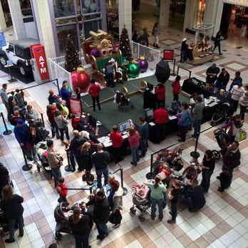 Buckle - Lining up for Santa! - Shopping Centers Near Me - Albuquerque, New Mexico