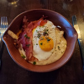 Flying Pig Pub & Kitchen - Biscuits and gravy - Pubs Near Me - Oceanside, California