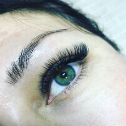 Lisa's Lovely Lashes - Pop those eyes with a dramatic yet classy set of volume luscious lashes