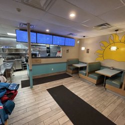 Wise Guys Deli and Pizza - Inside