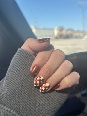 Lee Nails