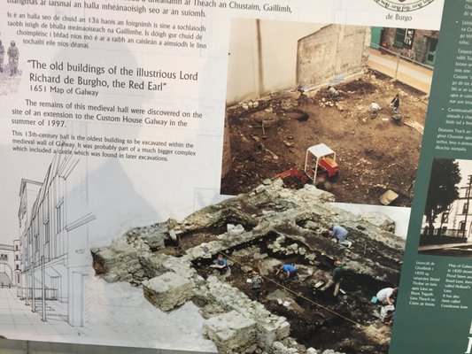 Hall of the Red Earl by null