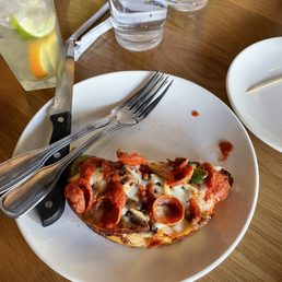 Personal happy hour pizza (ate half )