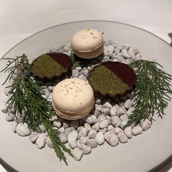 The Elderberry House - Macaron 4.876876 stars  Dark Chocolate 1.1112 stars - French Near Me - Oakhurst, California