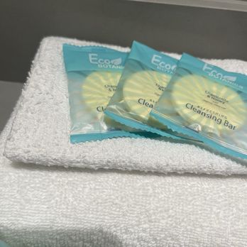 Castle Beach Hotel - Hair on clean towels ew - Hotels Near Me - Miami Beach, Florida Castle Beach Hotel - Hair on clean towels ew - Hotels Near Me - Miami Beach, Florida