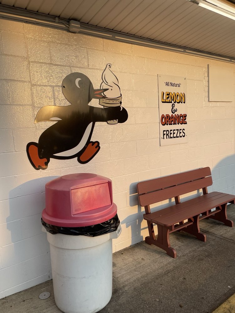 Earl's Dari Drive-In Logo