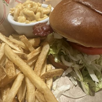 Chili's - Deluxe Big Crispy Chicken Sandwich - American Near Me - Bakersfield, California Chili's - Deluxe Big Crispy Chicken Sandwich - American Near Me - Bakersfield, California