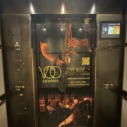Kansas City Marriott Downtown - Elevator door - local advertiser