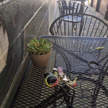 Acme Burger - Outdoor seating - Burgers Near Me - Cotati, California