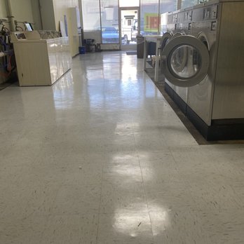 Cumberland Dry Cleaners - Left bay of broken laundry machines - Dry Cleaning Near Me - Knoxville, Tennessee