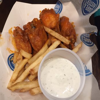 Dave & Buster's Ala Moana - AYCE (All you can eat) wings and play combo for football game nights - Arcades Near Me - Honolulu, Hawaii