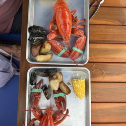 Shuckers - Twin lobster special, split on two trays