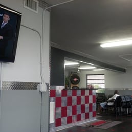 Big waiting area with TVs Big waiting area with TVs