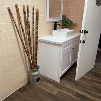 Los Platitos Mexican Restaurant - a bathroom - Pop-Up Restaurants Near Me - Houston, Texas Los Platitos Mexican Restaurant - a bathroom - Pop-Up Restaurants Near Me - Houston, Texas
