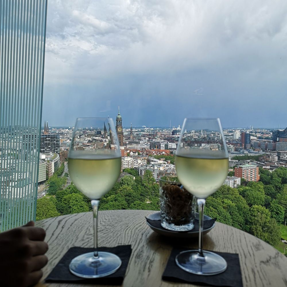 Clouds - Bar // Glasses of white wine (Sauvignon from New Zealand) - German Near Me - Hamburg, HH