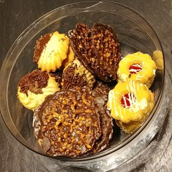 1 pound of Butter Cookies: Chocolate-dipped Sprinkle, Florentine, & Double-layered Jelly.