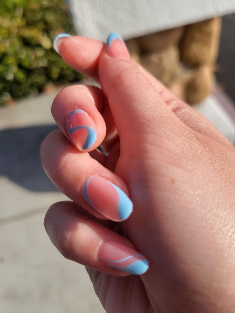 Pamper Nails & Spa Logo