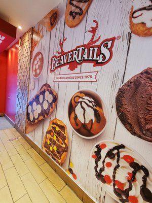 BeaverTails- Queues de Castor (Banff East) by null