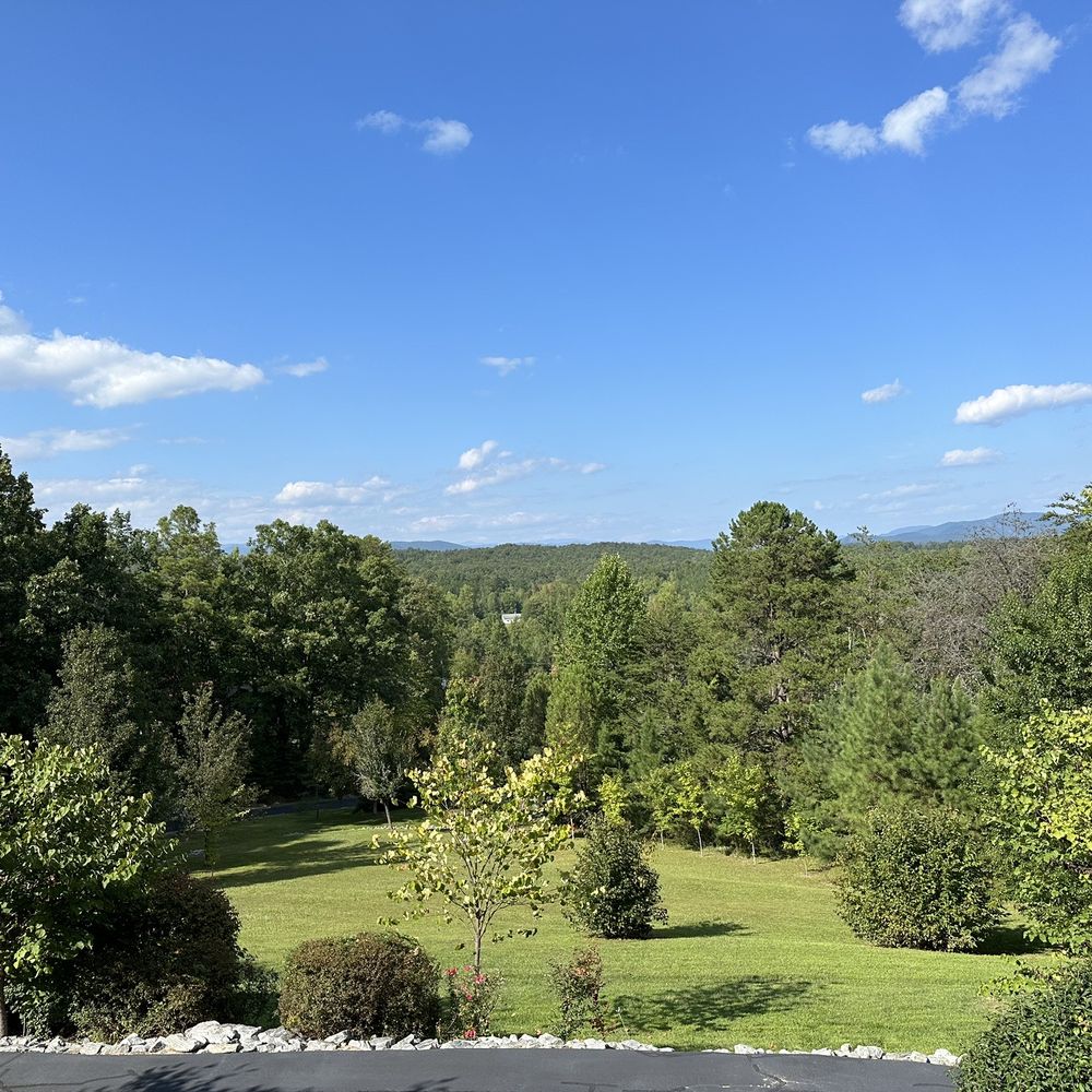 Butterfly Ridge Mountain Retreat - Bed & Breakfast Near Me