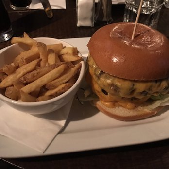 Murrays Bar - Double patty Irish burger - Pubs Near Me - Dublin, D