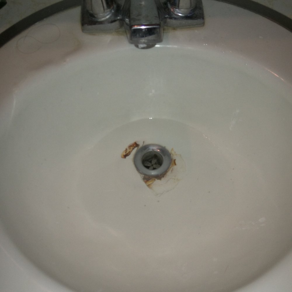 Cabins4less - Cabin 71 bathroom sink (slow drain and rust) - Rafting/Kayaking Near Me - Big Bear Lake, California
