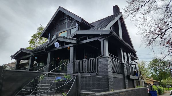 3HowlsRemedyHouse by null