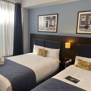 Temple Bar Hotel - Beds nice , but found couple hairs before even touching bed , they were not ours :/ - Hotels Near Me - Dublin, D