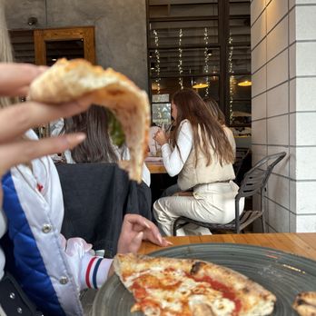 Ava - Floppy pizza - Italian Near Me - Tampa, Florida