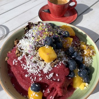 Ginger Hälsobar - Smoothie Bowl and a cup of espresso - Vegan Near Me - Helsingborg, M