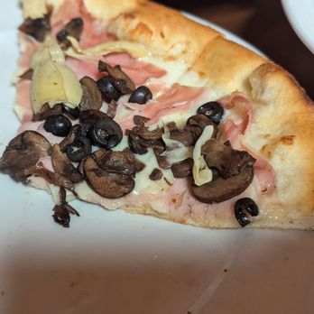 Della Terra Restaurant - White Pizza - Italian Near Me - Los Angeles, California Della Terra Restaurant - White Pizza - Italian Near Me - Los Angeles, California
