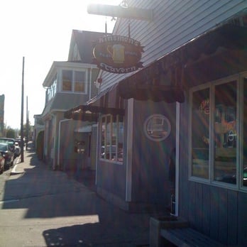Kinsmen Tavern - Bars Near Me - Bristol, Rhode Island